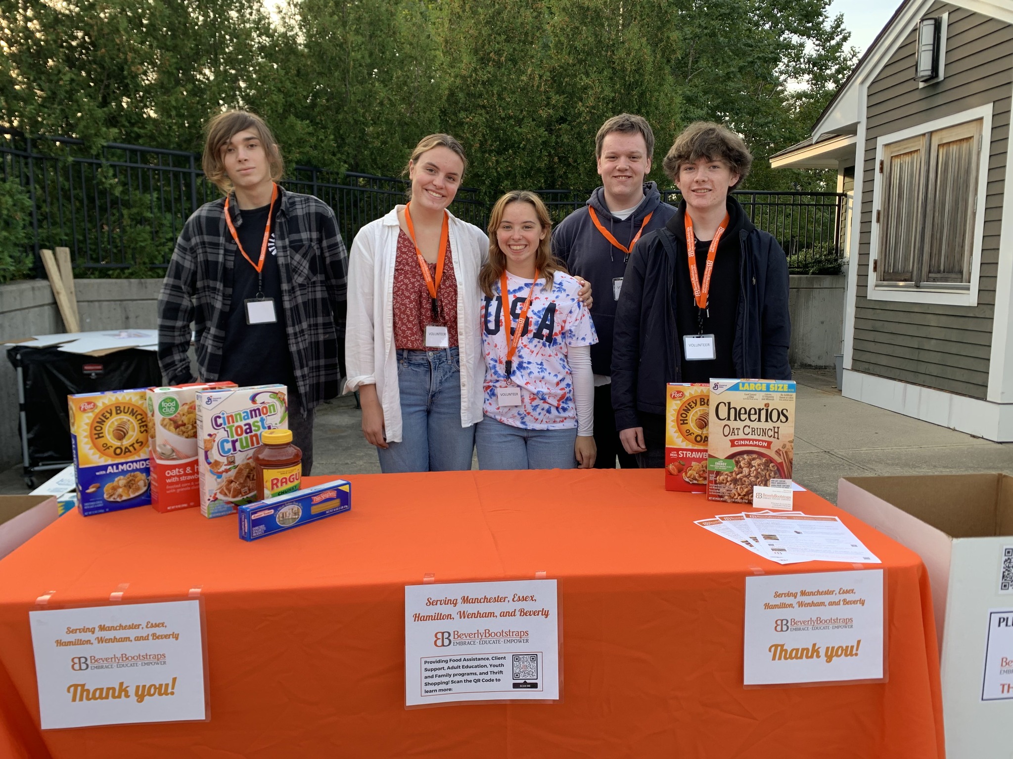 image of youth-volunteers